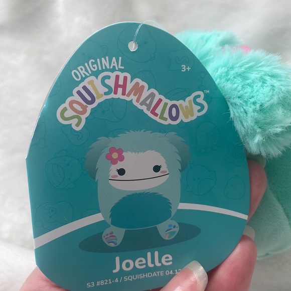 Joelle Squishmallow Clip - Picture 2 of 2